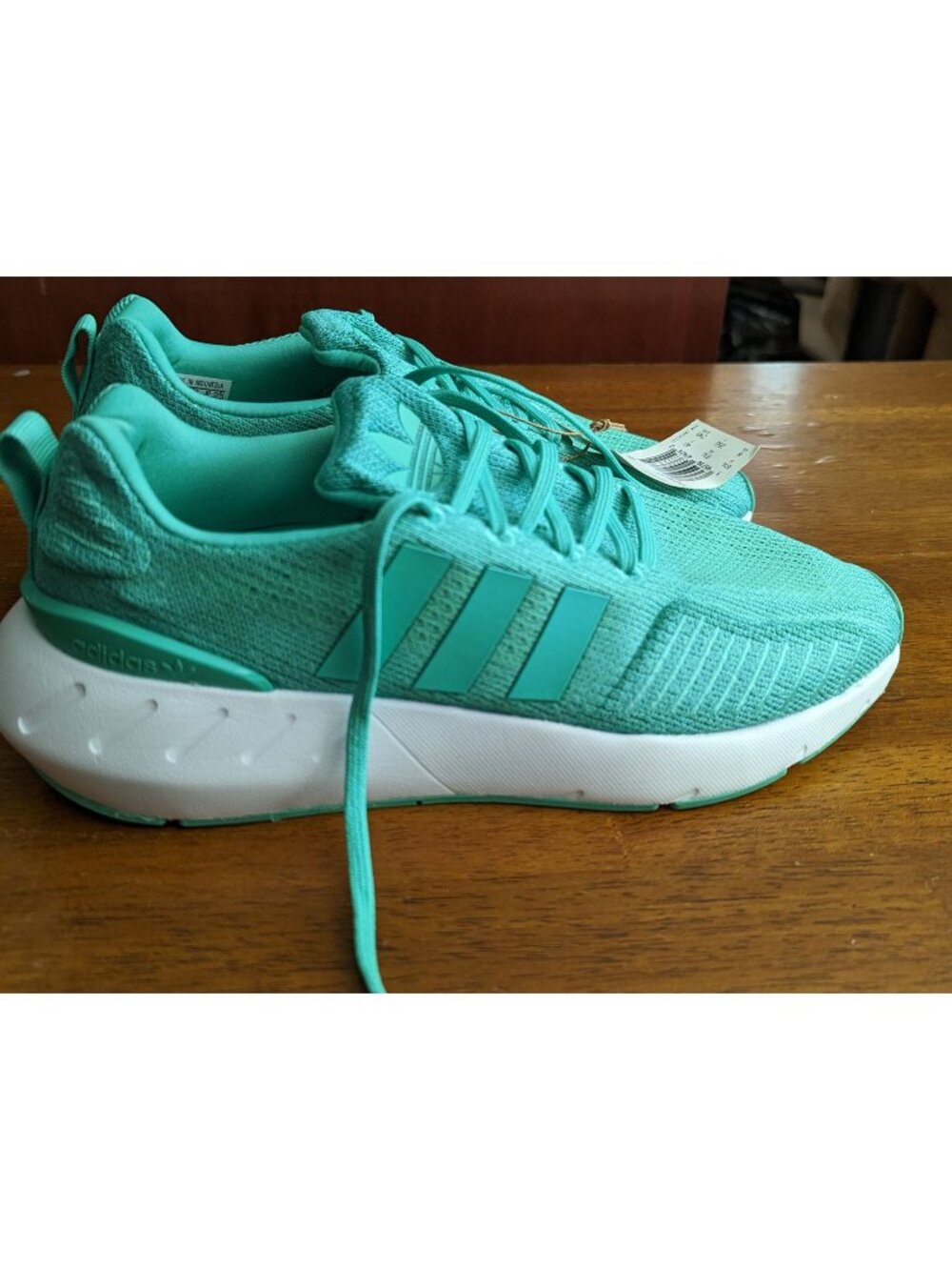 NWOB Adidas Originals Swift Run 22